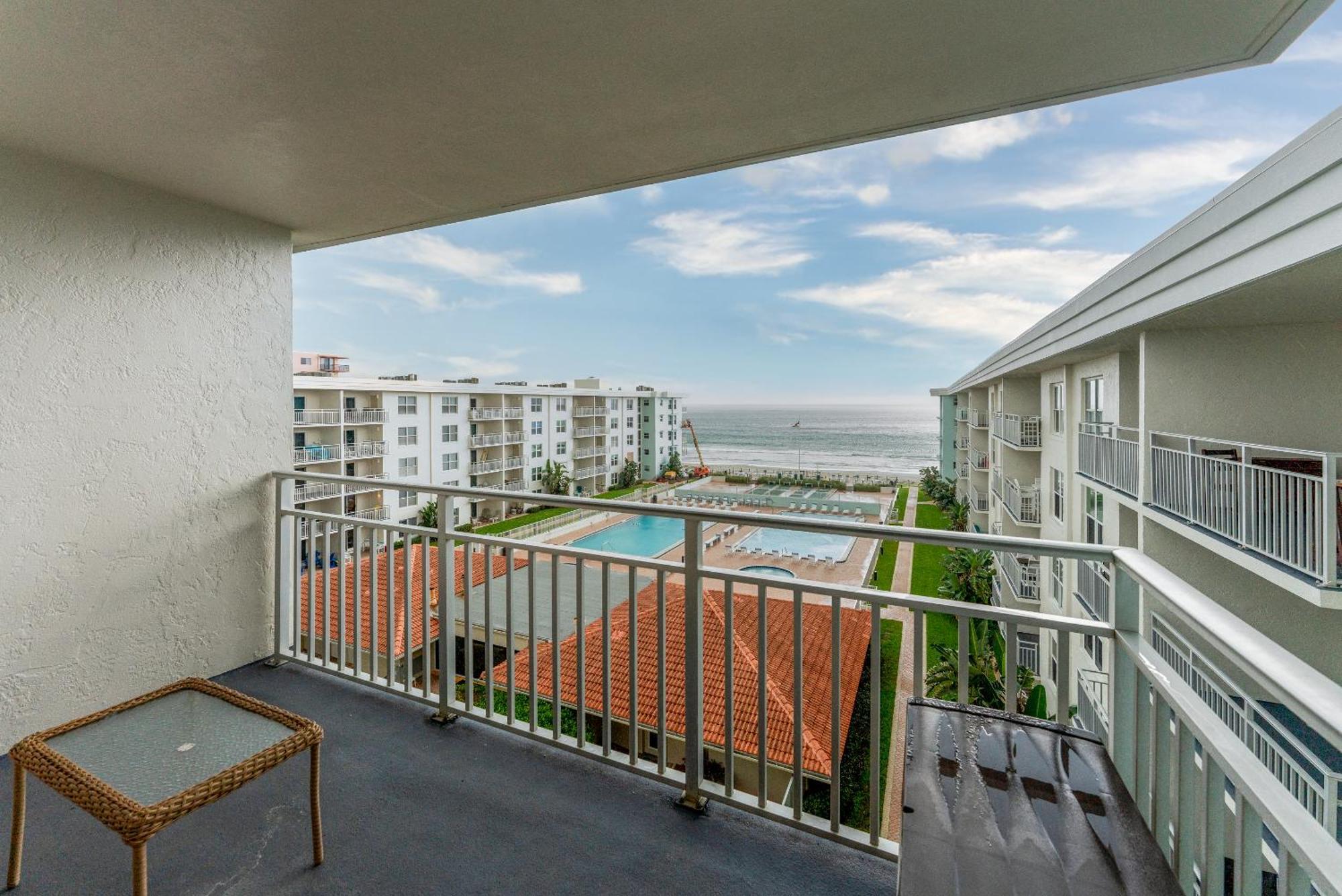 Fabulous Ocean And Pool Views From Balcony & Located On No-Drive Beach 新士麦那海滩 外观 照片