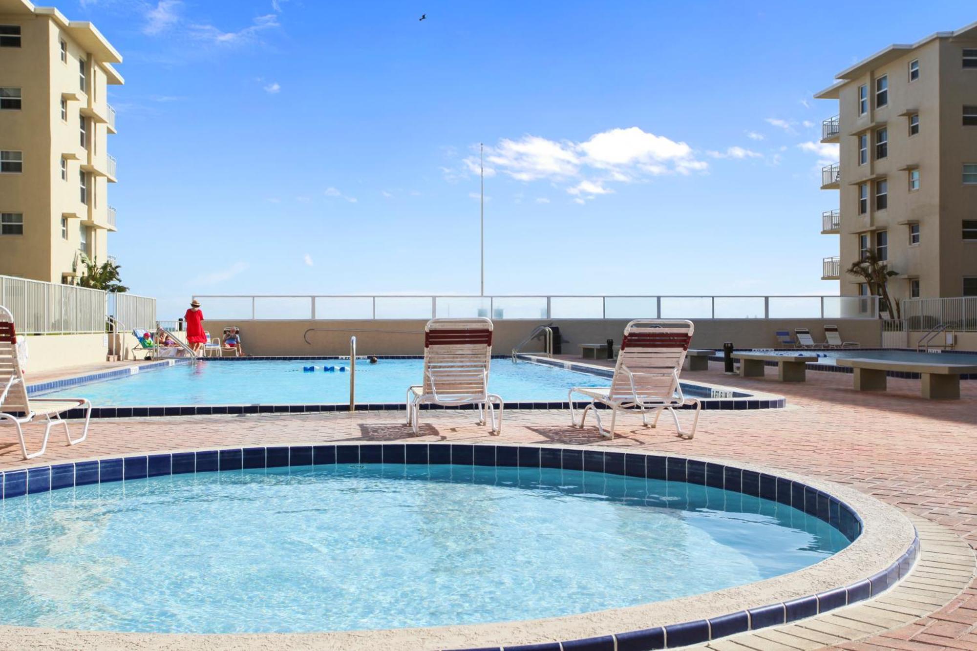 Fabulous Ocean And Pool Views From Balcony & Located On No-Drive Beach 新士麦那海滩 外观 照片